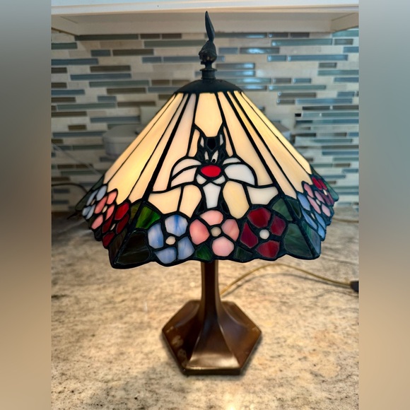 VTG ~ Dale Tiffany Looney Tunes Stained Glass Lamp ~ Works Great ~ RARE - Picture 7 of 8
